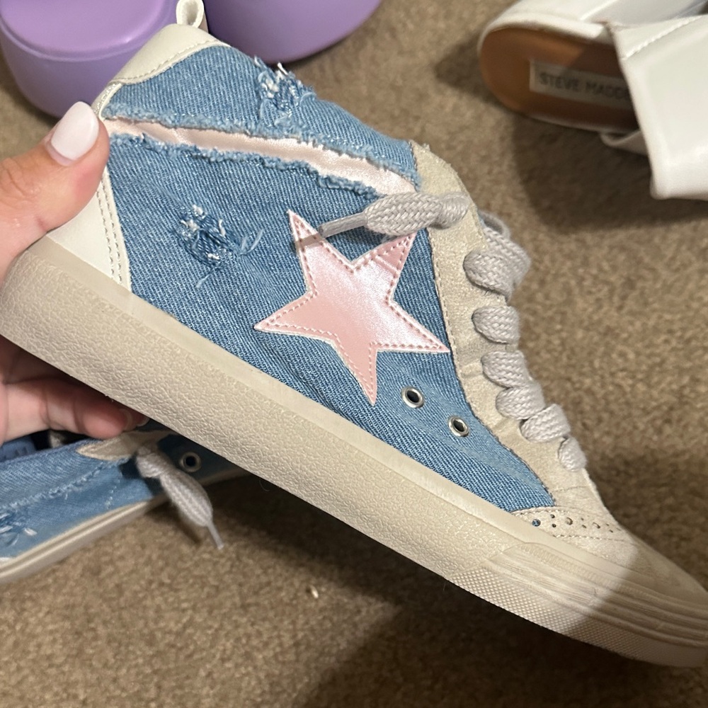 ShuShop Blue and Pink Star Sneakers